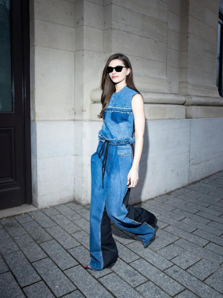 Дружина Остапчука у джинсовій луці засвітилася на Паризькому тижні моди