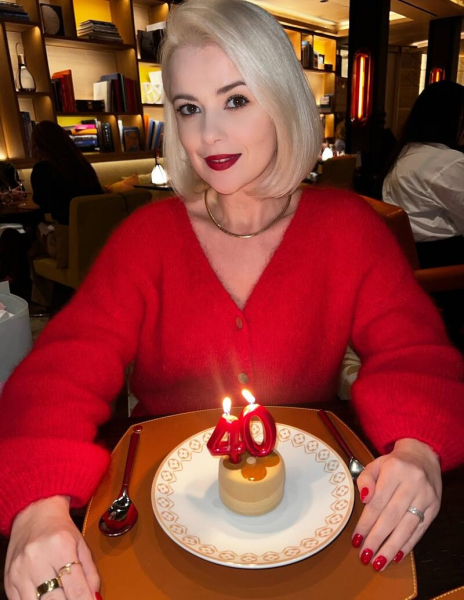 &laquo;Готова запалити у новій ері&raquo;: Міка Ньютон відсвяткувала 40-річчя