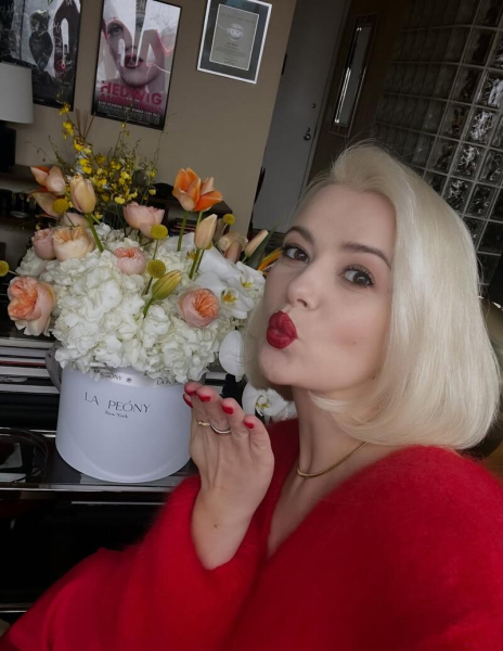 &laquo;Готова запалити у новій ері&raquo;: Міка Ньютон відсвяткувала 40-річчя