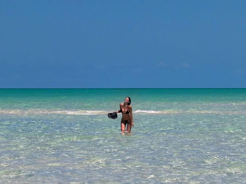 Кайлі Дженнер знялася на відпочинку у крихітному бікіні