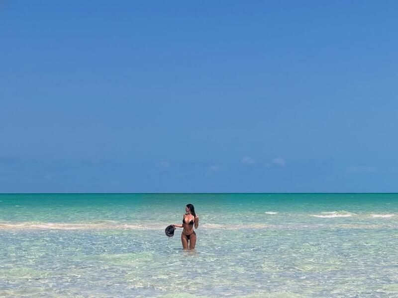 Кайлі Дженнер знялася на відпочинку у крихітному бікіні