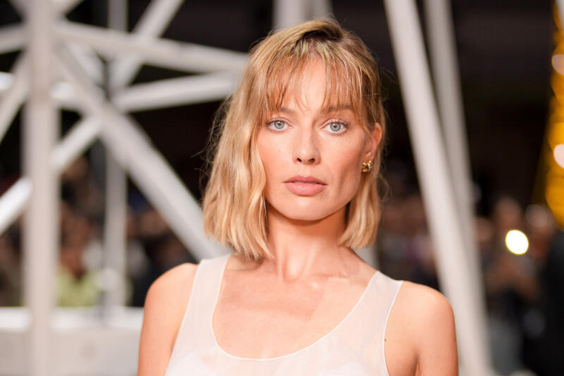 Марго Роббі відрізала довге волосся і продемонструвала нову стрижку