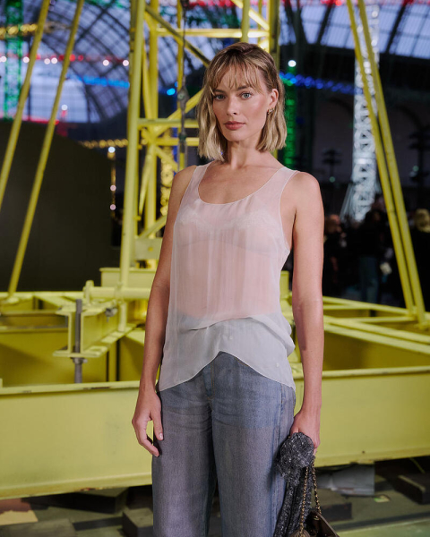 Марго Роббі відрізала довге волосся і продемонструвала нову стрижку