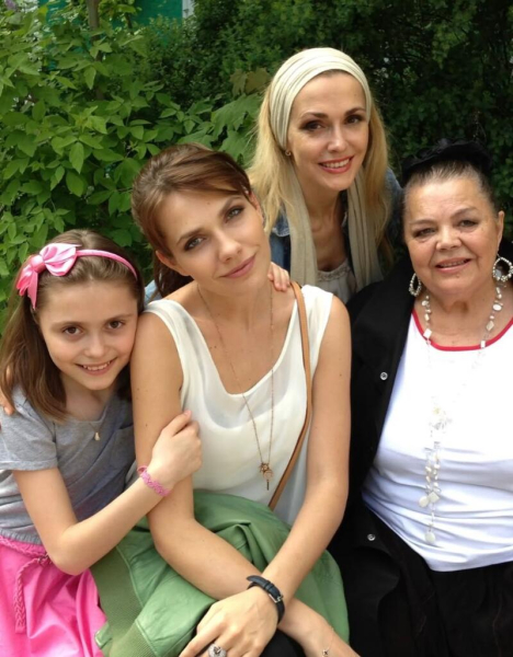 Ольга Сумська зворушила архівними кадрами на честь 24-річчя молодшої дочки