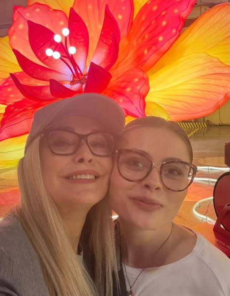 Ольга Сумська зворушила архівними кадрами на честь 24-річчя молодшої дочки