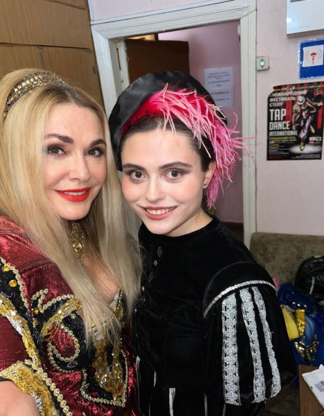 Ольга Сумська зворушила архівними кадрами на честь 24-річчя молодшої дочки