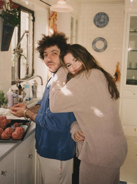 Селена Гомес поділилася романтичними фото з чоловіком-іменинником