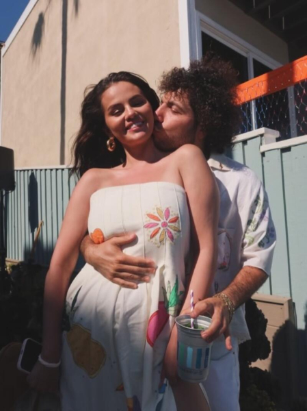 Селена Гомес поділилася романтичними фото з чоловіком-іменинником