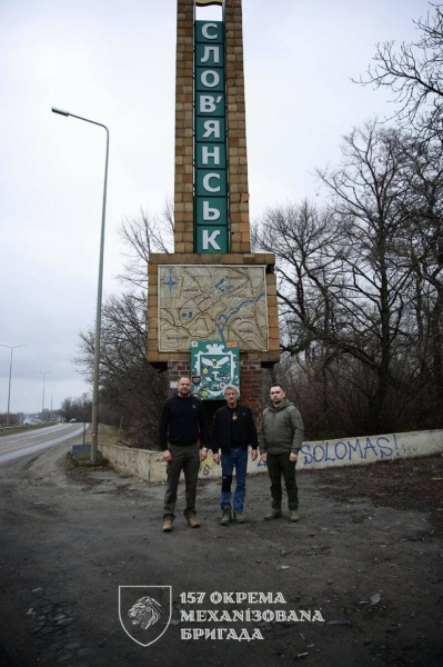 Шон Пенн зустрівся з українськими захисниками на Донбасі