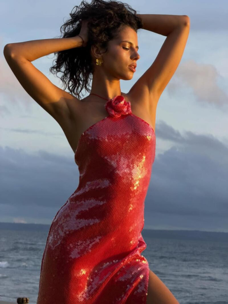 У червоній сукні на заході сонця: &laquo;Міс Україна&raquo; Шамія похвалилася фотосесією на Балі