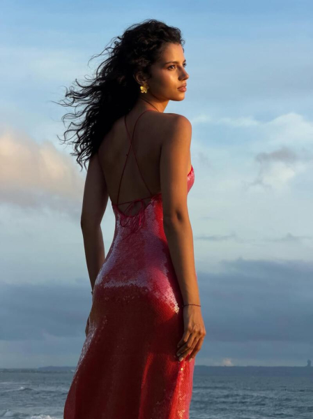 У червоній сукні на заході сонця: &laquo;Міс Україна&raquo; Шамія похвалилася фотосесією на Балі