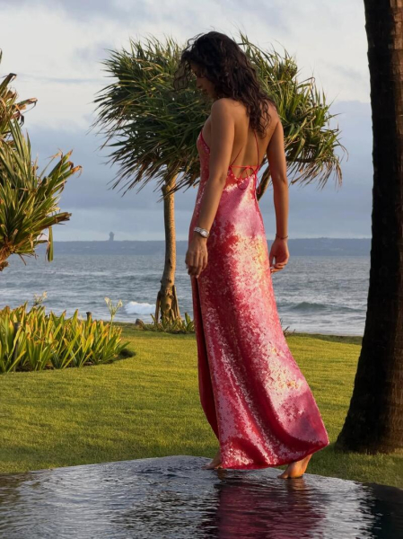 У червоній сукні на заході сонця: &laquo;Міс Україна&raquo; Шамія похвалилася фотосесією на Балі