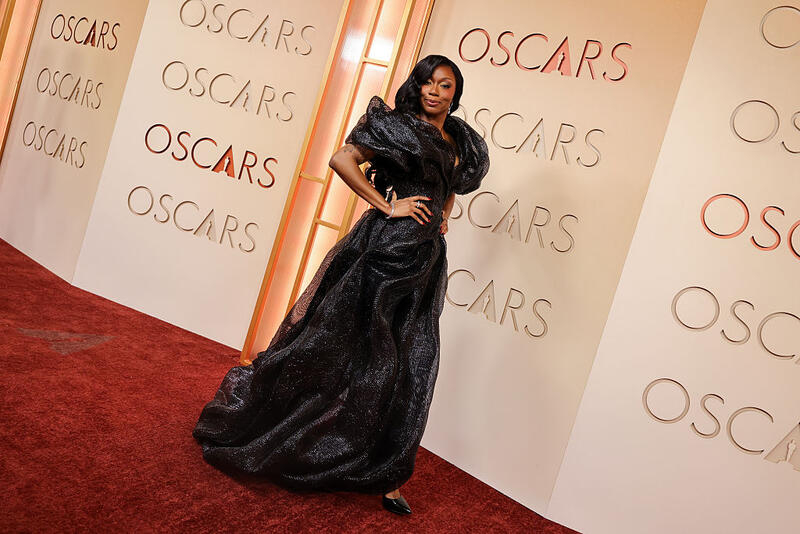Зірка &laquo;Однієї битви за іншою&raquo; з'явилася на &laquo;Оскарі-2026&raquo; у сукні від українського бренду