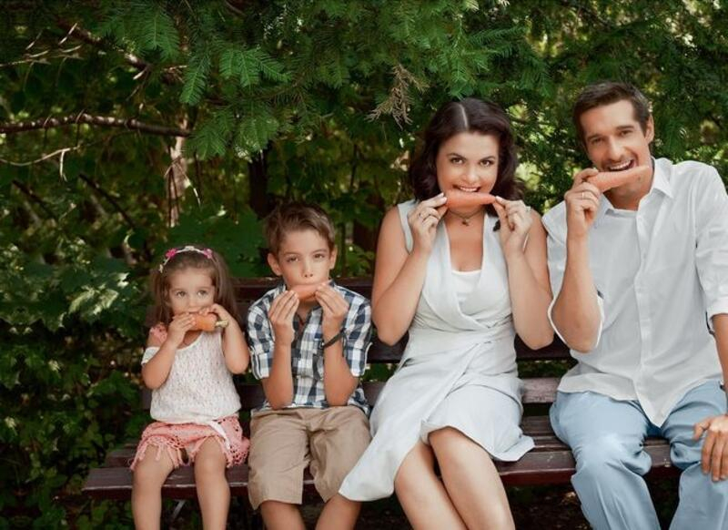 Ексдружина Максима Неліпи звинуватила його брата у махінаціях зі зборами