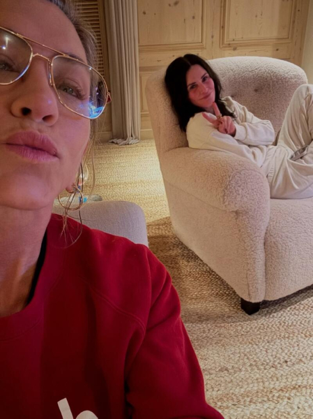 Еністон опублікувала свіже селфі з коханим-гіпнотерапевтом