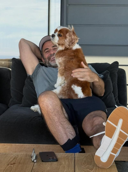 Еністон опублікувала свіже селфі з коханим-гіпнотерапевтом