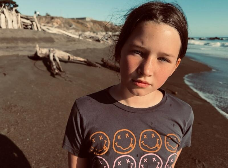 Йовович розсмішила святковим плакатом з нагоди 11-річчя дочки