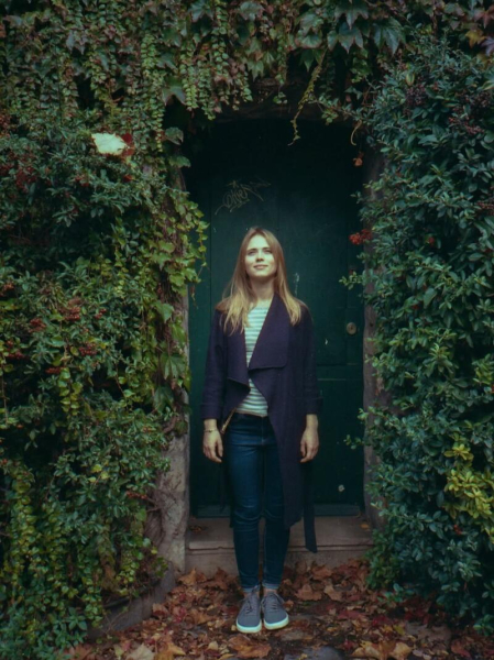 Кошмал вперше розповіла про початок стосунків із чоловіком і заручини у Франції