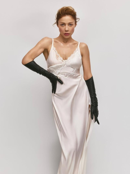 Тіна Кароль похвалилася ефектним образом у новій фотосесії