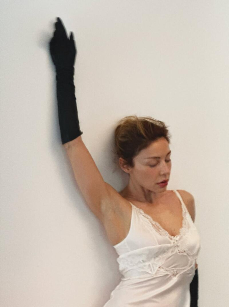 Тіна Кароль похвалилася ефектним образом у новій фотосесії