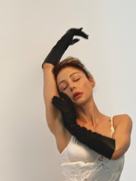 Тіна Кароль похвалилася ефектним образом у новій фотосесії