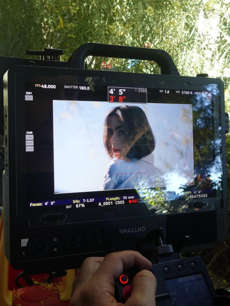 Зірка &laquo;Емілі в Парижі&raquo; Лілі Коллінз запостила рідкісні фото з дочкою та чоловіком