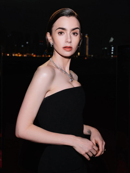 Зірка &laquo;Емілі в Парижі&raquo; Лілі Коллінз запостила рідкісні фото з дочкою та чоловіком